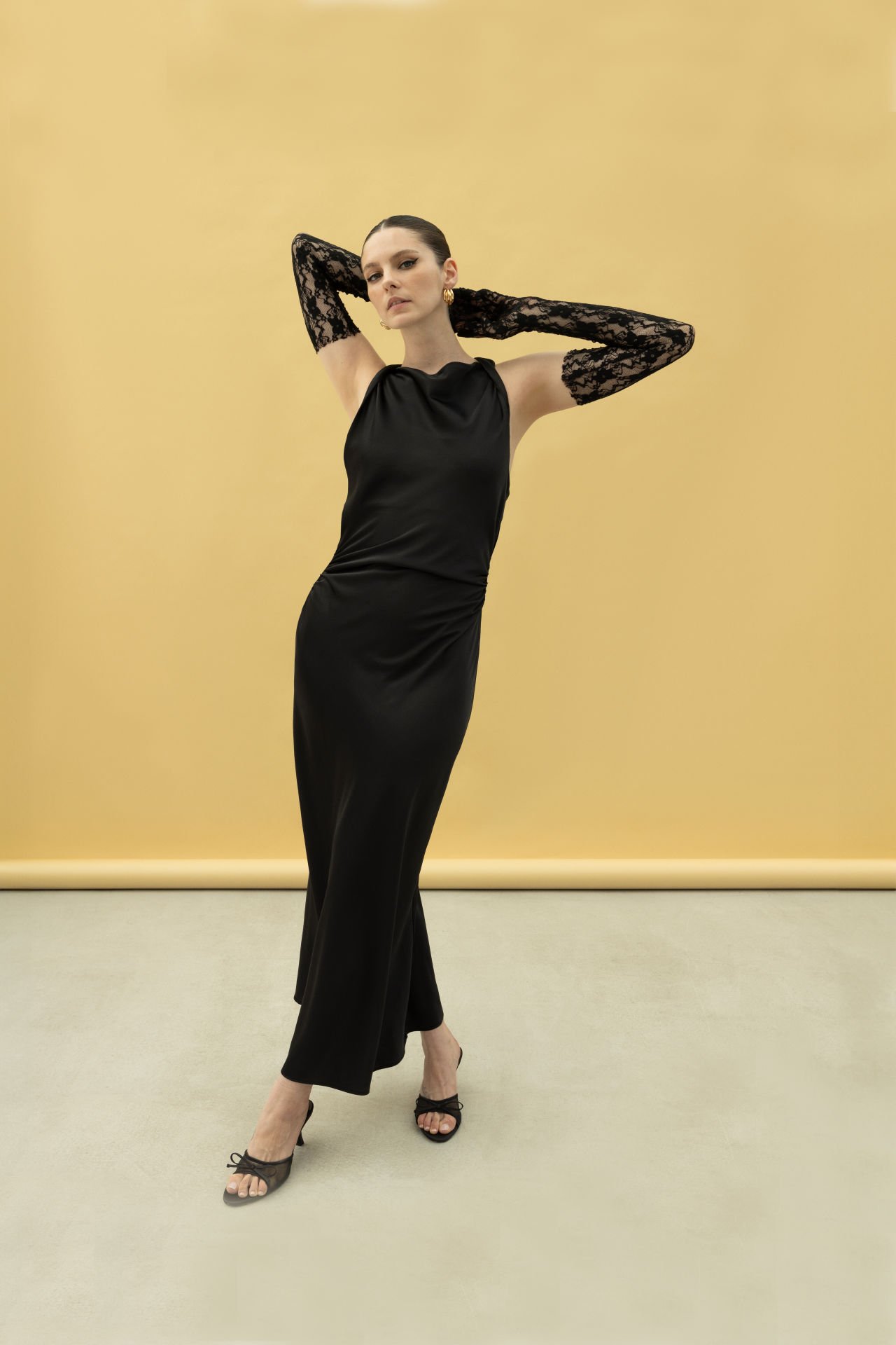 Emily Saten Elbise